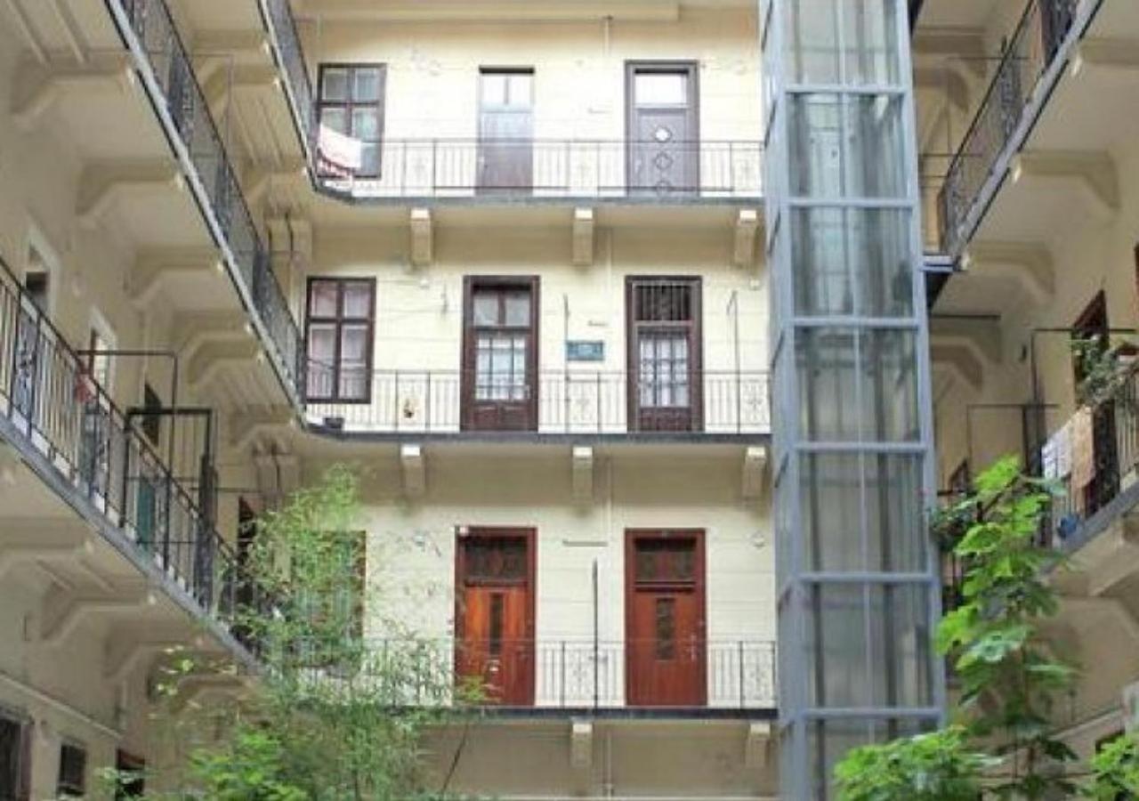 B&L Apartment Boedapest Buitenkant foto